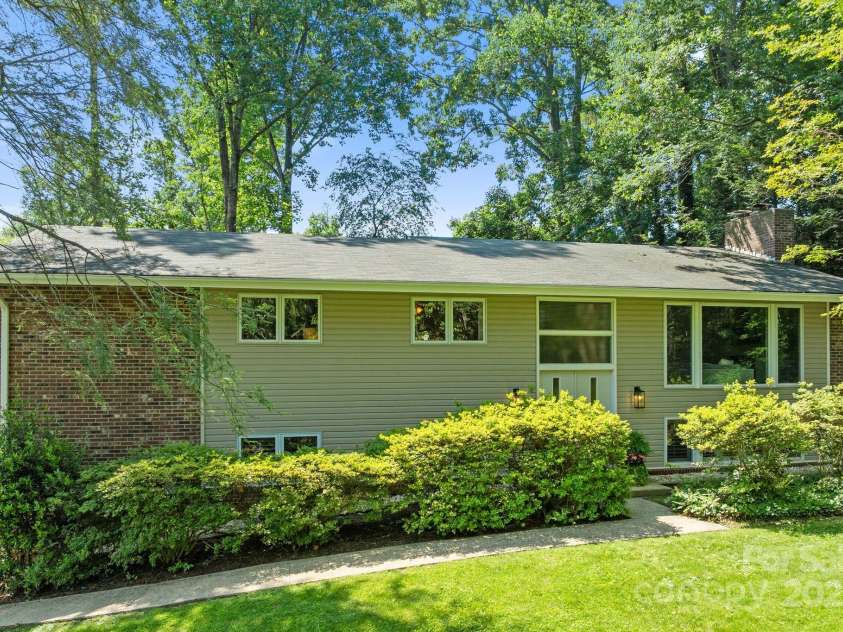 6 Willow Road, Asheville, NC 28804.  MLS# CAR4268653, YatesRealty ID 20254. 