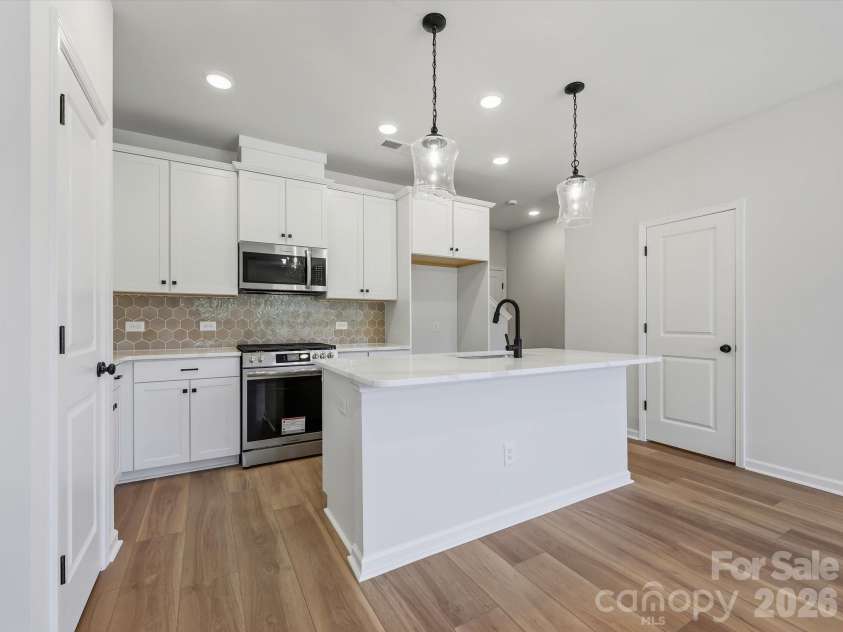 581 Cape Cod Way, Rock Hill, SC 29732.  MLS# CAR4361298, YatesRealty ID 20256. Kitchen