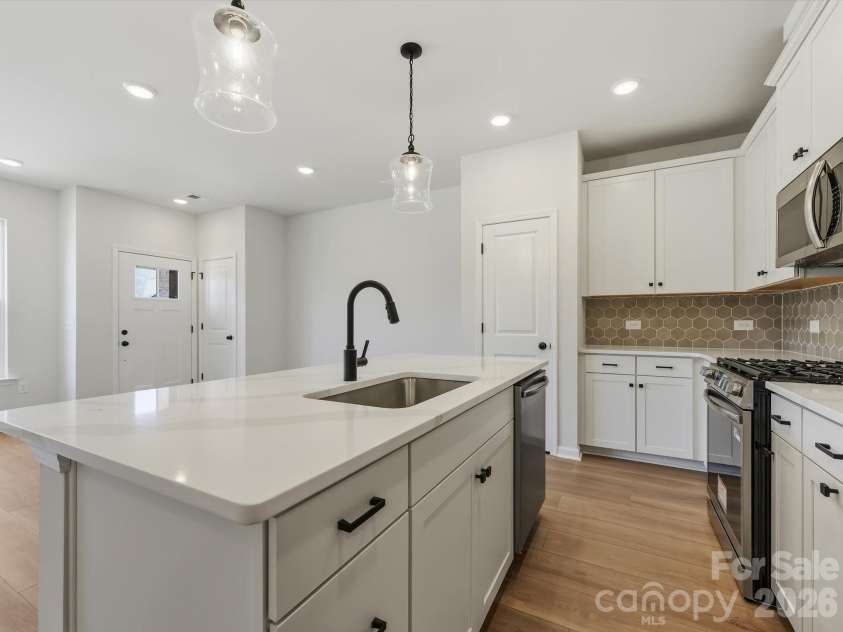 581 Cape Cod Way, Rock Hill, SC 29732.  MLS# CAR4361298, YatesRealty ID 20256. Kitchen