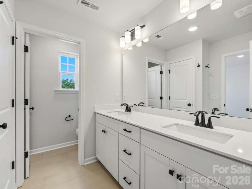 581 Cape Cod Way, Rock Hill, SC 29732.  MLS# CAR4361298, YatesRealty ID 20256. Owner's Bathroom