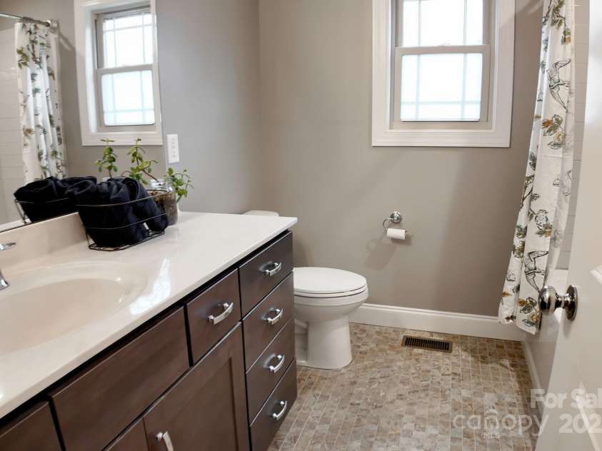 288 Ollie Weaver Road, Weaverville, NC 28787.  MLS# CAR4269198, YatesRealty ID 20259. Guest bathroom feature spa tub