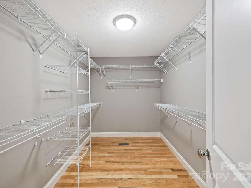 288 Ollie Weaver Road, Weaverville, NC 28787.  MLS# CAR4269198, YatesRealty ID 20259. Primary spacious walk-in closet