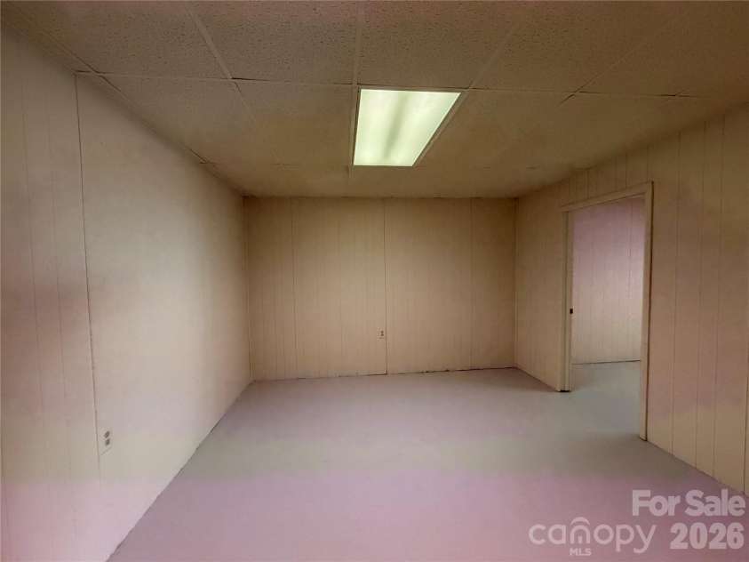 424 Holland Drive, Statesville, NC 28677.  MLS# CAR4335515, YatesRealty ID 2026. Flex room in basement 