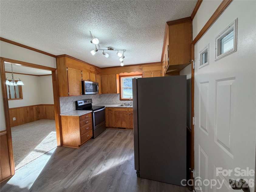 424 Holland Drive, Statesville, NC 28677.  MLS# CAR4335515, YatesRealty ID 2026. Kitchen