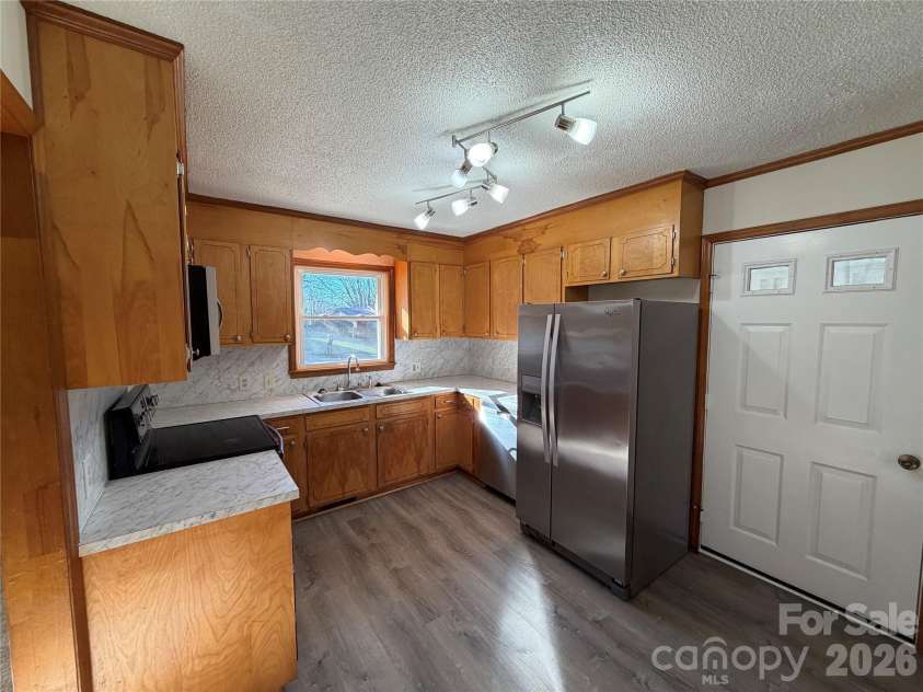 424 Holland Drive, Statesville, NC 28677.  MLS# CAR4335515, YatesRealty ID 2026. Kitchen