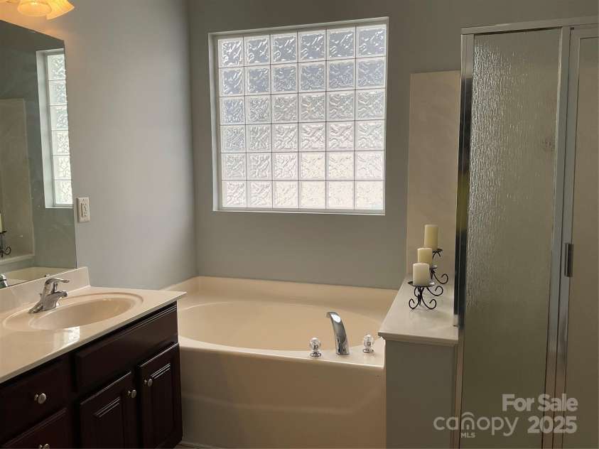 13123 Ashley Meadow Drive, Charlotte, NC 28213.  MLS# CAR4255597, YatesRealty ID 20261. 