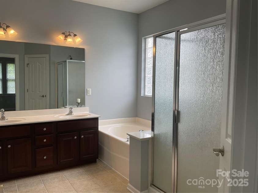 13123 Ashley Meadow Drive, Charlotte, NC 28213.  MLS# CAR4255597, YatesRealty ID 20261. 