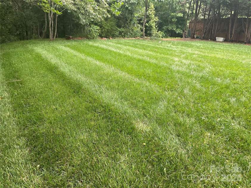 13123 Ashley Meadow Drive, Charlotte, NC 28213.  MLS# CAR4255597, YatesRealty ID 20261. 