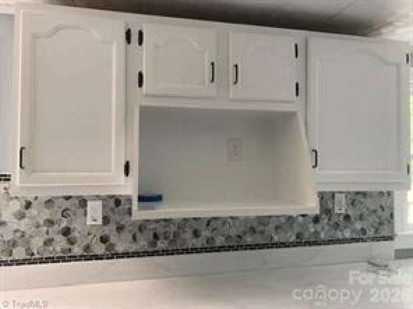 140 Overbrook Road, Salisbury, NC 28147.  MLS# CAR4349590, YatesRealty ID 20263. Custom Cabinetry & Backsplash