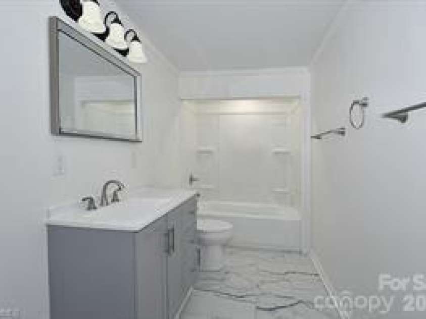 140 Overbrook Road, Salisbury, NC 28147.  MLS# CAR4349590, YatesRealty ID 20263. Primary En-Suite Bathroom