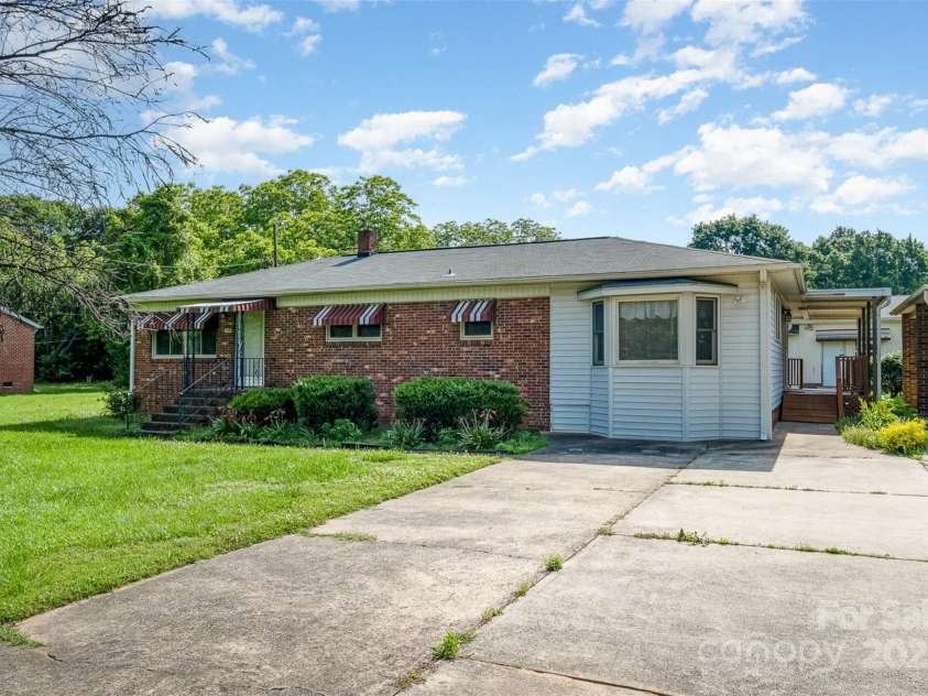 319 Glenhaven Drive, Charlotte, NC 28214.  MLS# CAR4259206, YatesRealty ID 20265. 