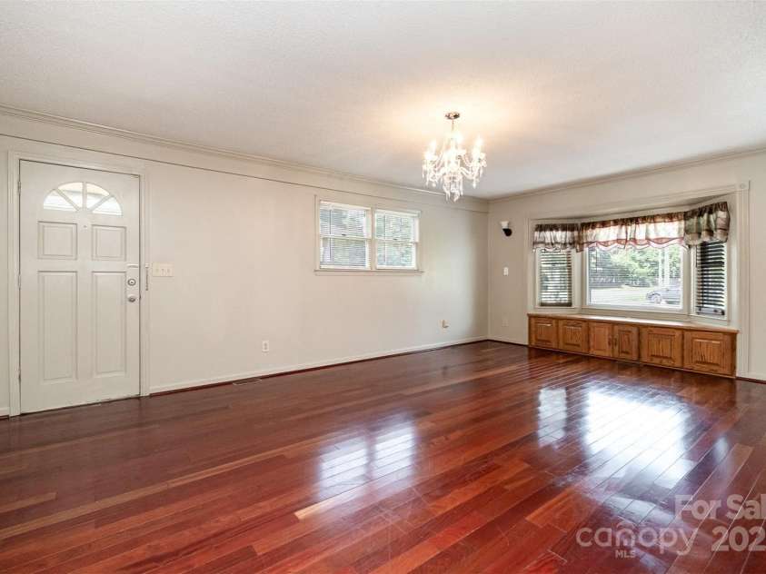 319 Glenhaven Drive, Charlotte, NC 28214.  MLS# CAR4259206, YatesRealty ID 20265. 