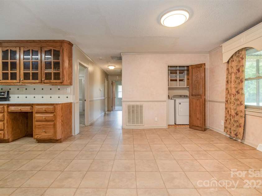 319 Glenhaven Drive, Charlotte, NC 28214.  MLS# CAR4259206, YatesRealty ID 20265. 