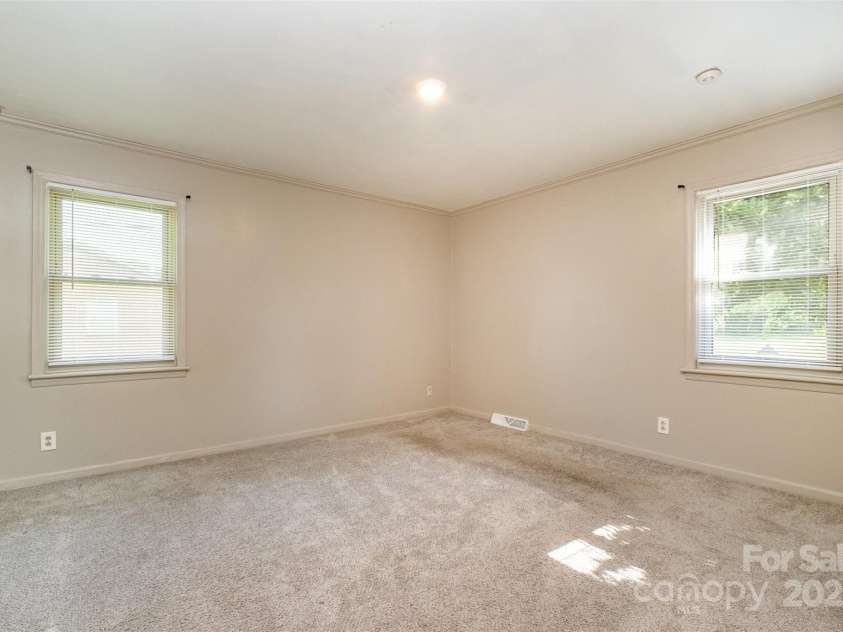 319 Glenhaven Drive, Charlotte, NC 28214.  MLS# CAR4259206, YatesRealty ID 20265. 