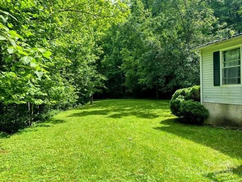 143 Hubert Mccall Drive, Balsam Grove, NC 28708.  MLS# CAR4269967, YatesRealty ID 20267. 