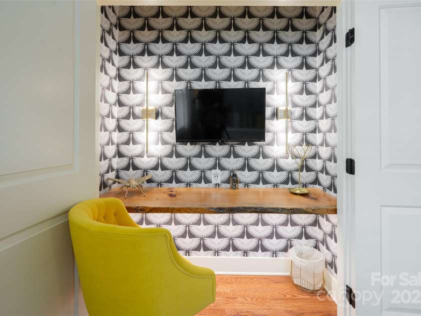 31 Byrdcliffe Lane, Asheville, NC 28805.  MLS# CAR4257639, YatesRealty ID 20268. Built-in details