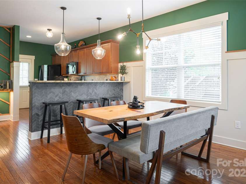 31 Byrdcliffe Lane, Asheville, NC 28805.  MLS# CAR4257639, YatesRealty ID 20268. Dining area
