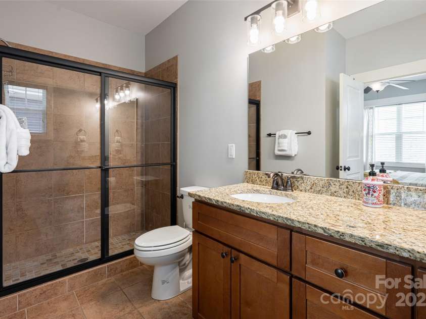 31 Byrdcliffe Lane, Asheville, NC 28805.  MLS# CAR4257639, YatesRealty ID 20268. Ensuite bathroom