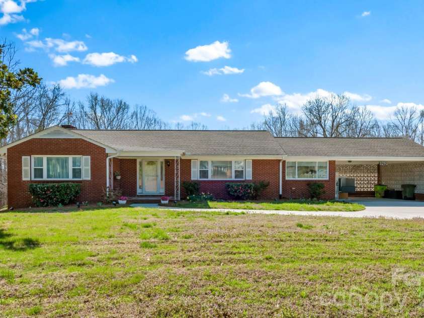 3291 Burton Road, Thomasville, NC 27360.  MLS# CAR4359513, YatesRealty ID 20268. 