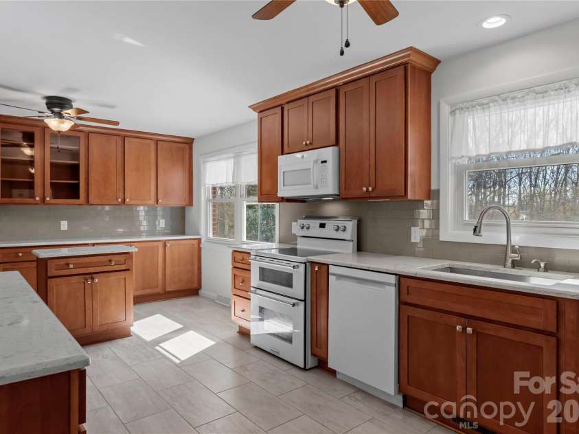 3291 Burton Road, Thomasville, NC 27360.  MLS# CAR4359513, YatesRealty ID 20268. 