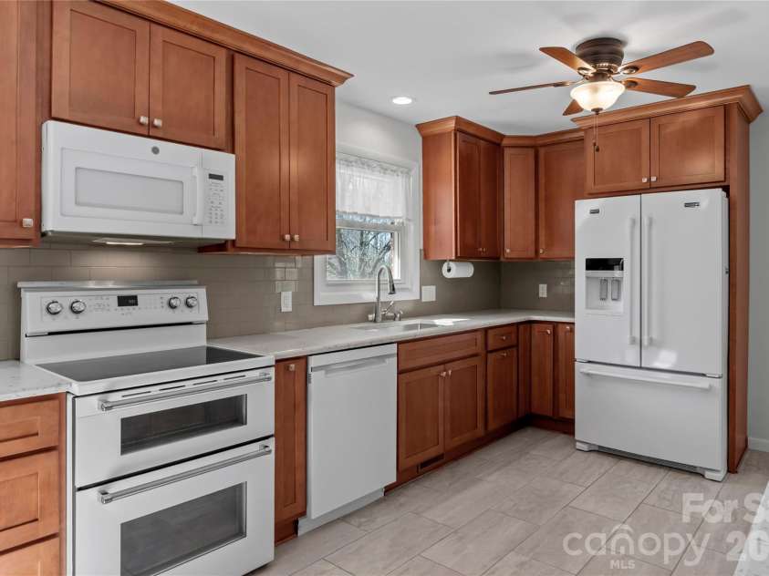 3291 Burton Road, Thomasville, NC 27360.  MLS# CAR4359513, YatesRealty ID 20268. 