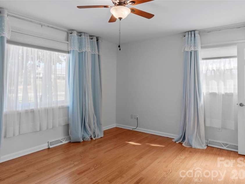 3291 Burton Road, Thomasville, NC 27360.  MLS# CAR4359513, YatesRealty ID 20268. 