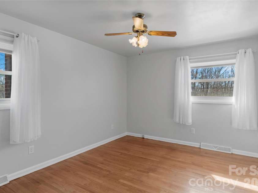 3291 Burton Road, Thomasville, NC 27360.  MLS# CAR4359513, YatesRealty ID 20268. 