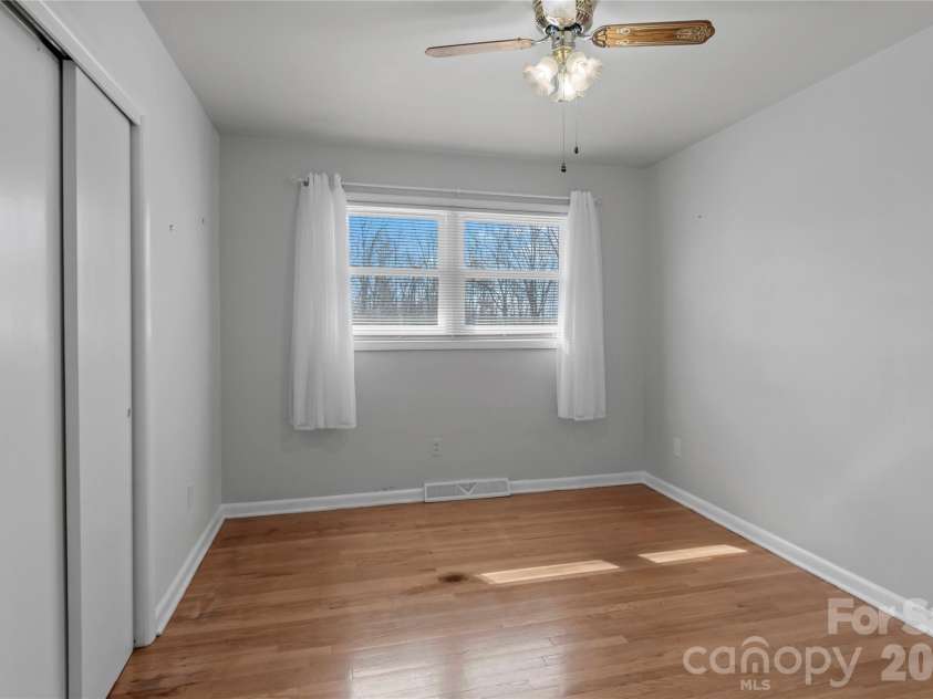 3291 Burton Road, Thomasville, NC 27360.  MLS# CAR4359513, YatesRealty ID 20268. 