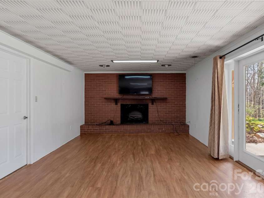 3291 Burton Road, Thomasville, NC 27360.  MLS# CAR4359513, YatesRealty ID 20268. 