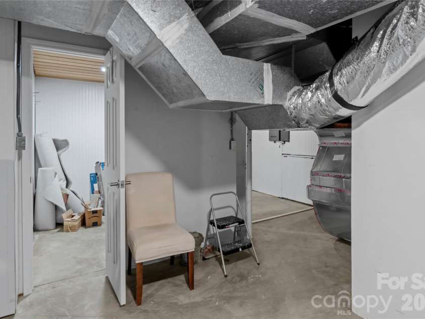 3291 Burton Road, Thomasville, NC 27360.  MLS# CAR4359513, YatesRealty ID 20268. 