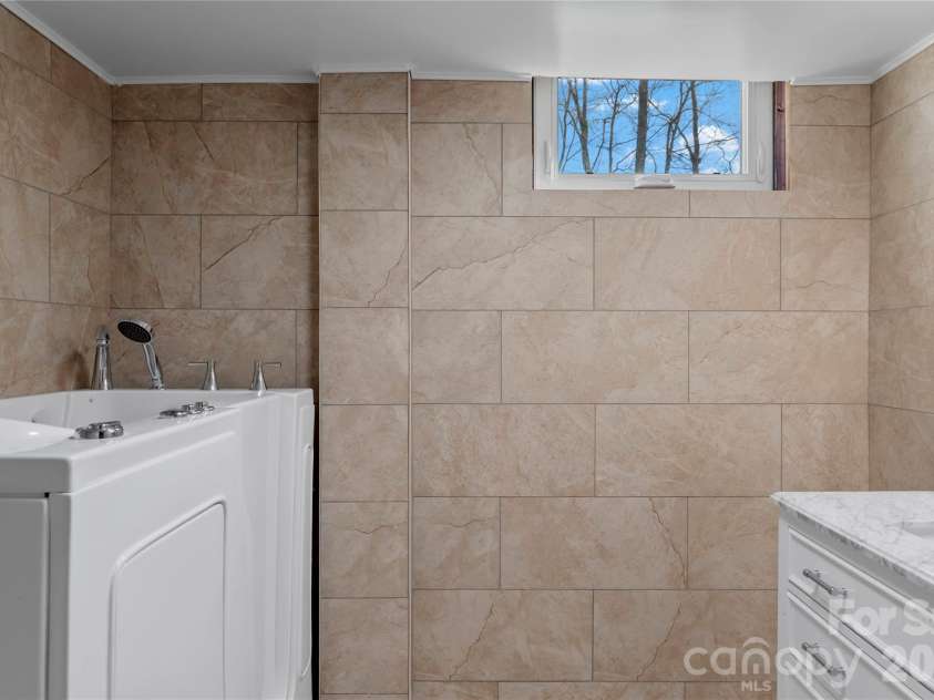 3291 Burton Road, Thomasville, NC 27360.  MLS# CAR4359513, YatesRealty ID 20268. 