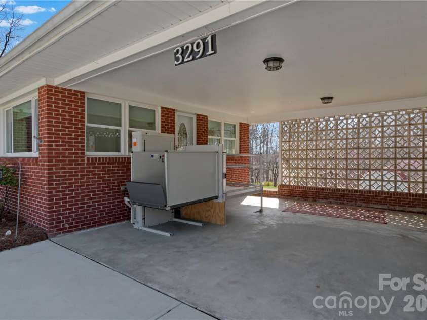 3291 Burton Road, Thomasville, NC 27360.  MLS# CAR4359513, YatesRealty ID 20268. 
