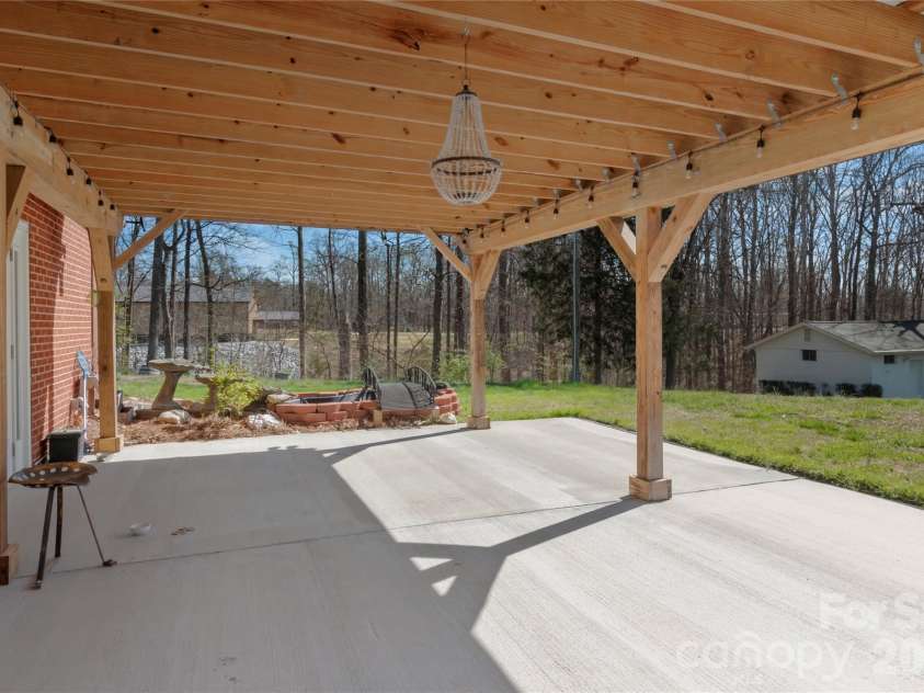 3291 Burton Road, Thomasville, NC 27360.  MLS# CAR4359513, YatesRealty ID 20268. 