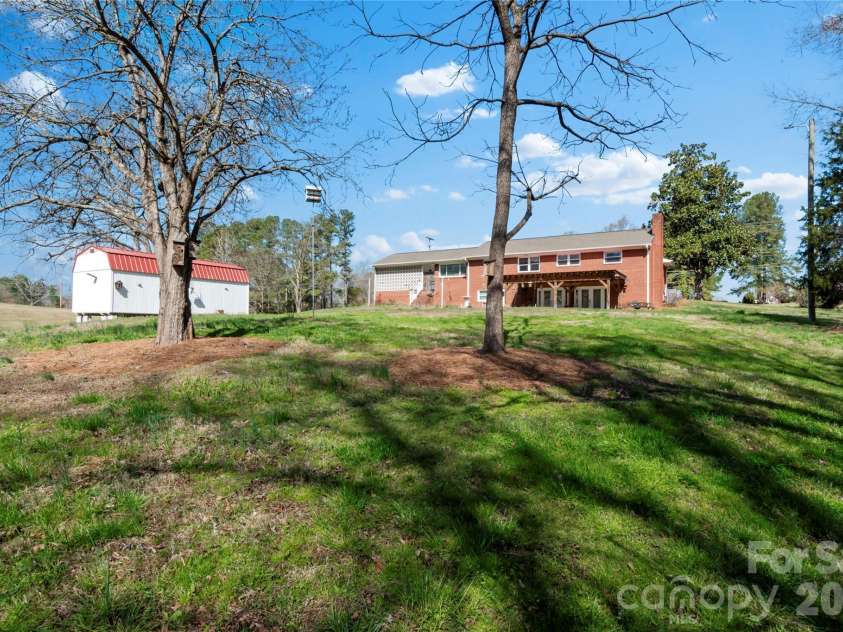 3291 Burton Road, Thomasville, NC 27360.  MLS# CAR4359513, YatesRealty ID 20268. 