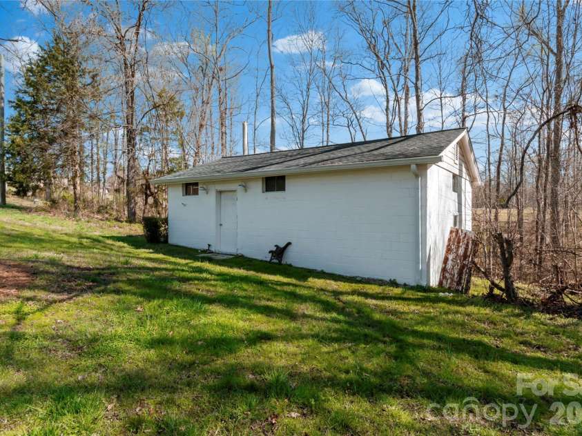 3291 Burton Road, Thomasville, NC 27360.  MLS# CAR4359513, YatesRealty ID 20268. 