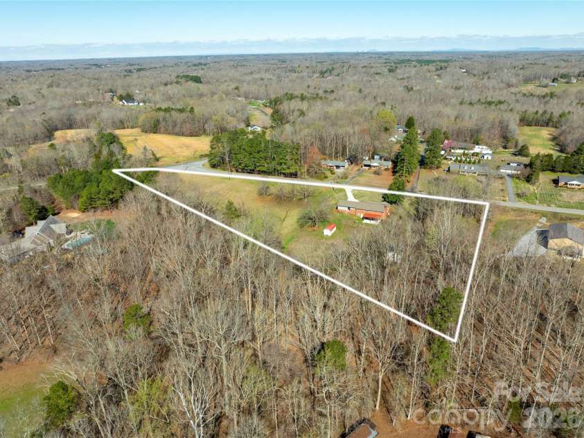 3291 Burton Road, Thomasville, NC 27360.  MLS# CAR4359513, YatesRealty ID 20268. 