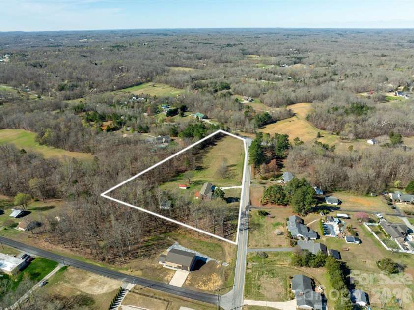3291 Burton Road, Thomasville, NC 27360.  MLS# CAR4359513, YatesRealty ID 20268. 