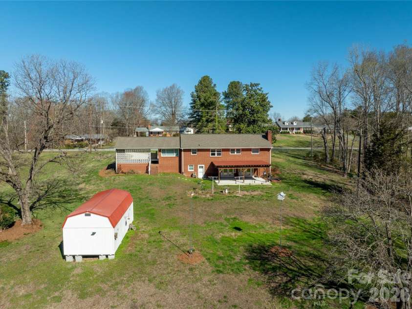 3291 Burton Road, Thomasville, NC 27360.  MLS# CAR4359513, YatesRealty ID 20268. 