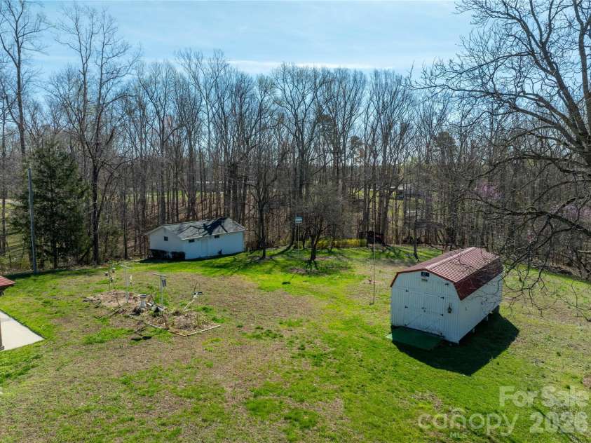 3291 Burton Road, Thomasville, NC 27360.  MLS# CAR4359513, YatesRealty ID 20268. 