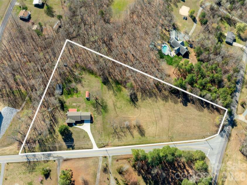 3291 Burton Road, Thomasville, NC 27360.  MLS# CAR4359513, YatesRealty ID 20268. 