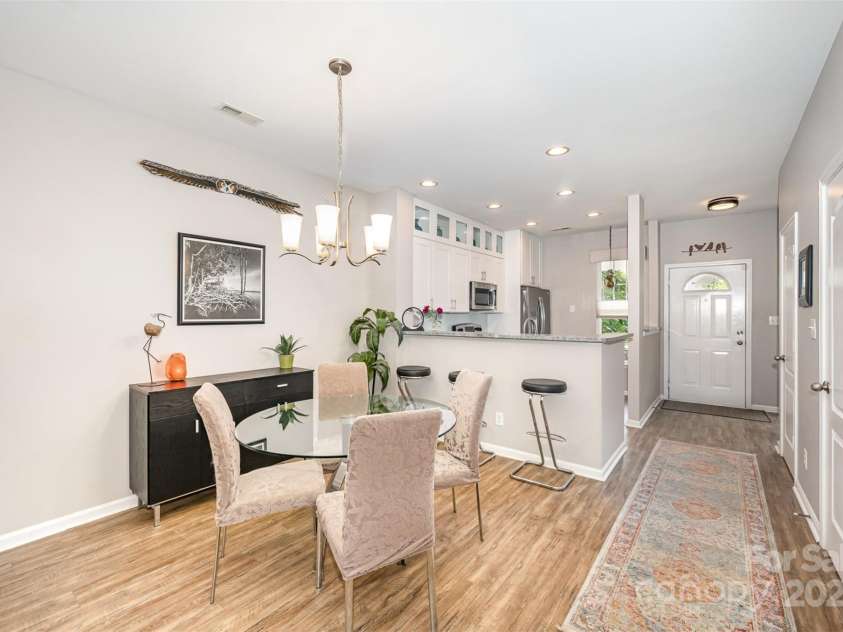 15318 Coventry Court Lane, Charlotte, NC 28277.  MLS# CAR4252631, YatesRealty ID 20270. Dining Area