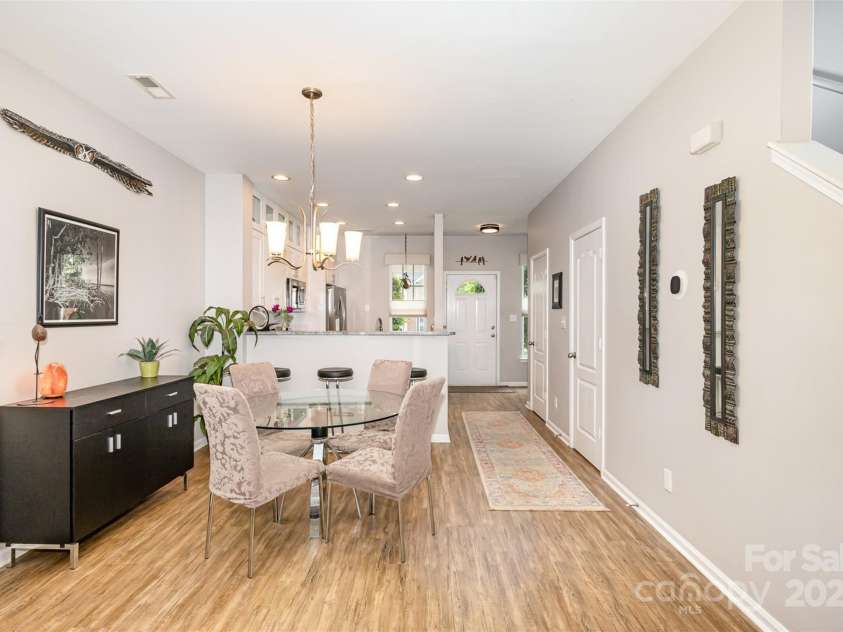 15318 Coventry Court Lane, Charlotte, NC 28277.  MLS# CAR4252631, YatesRealty ID 20270. Dining Area