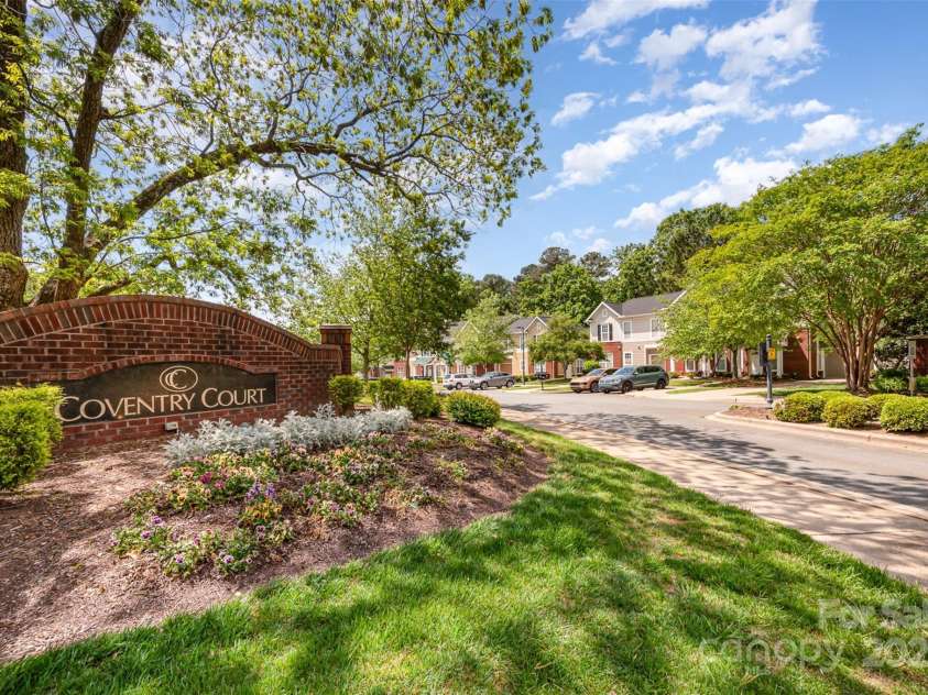 15318 Coventry Court Lane, Charlotte, NC 28277.  MLS# CAR4252631, YatesRealty ID 20270. Neighborhood Entrance