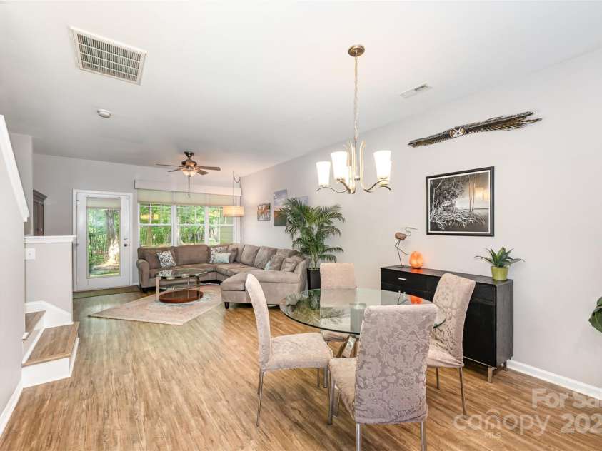 15318 Coventry Court Lane, Charlotte, NC 28277.  MLS# CAR4252631, YatesRealty ID 20270. Open Concept