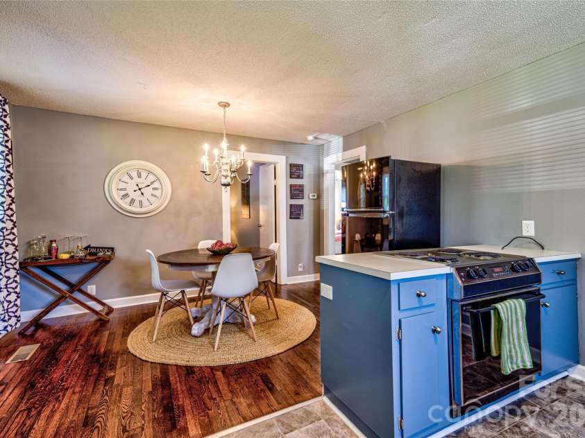 308 Myrtle School Road, Gastonia, NC 28052.  MLS# CAR4340941, YatesRealty ID 20270. Diningroom/Kitchen
