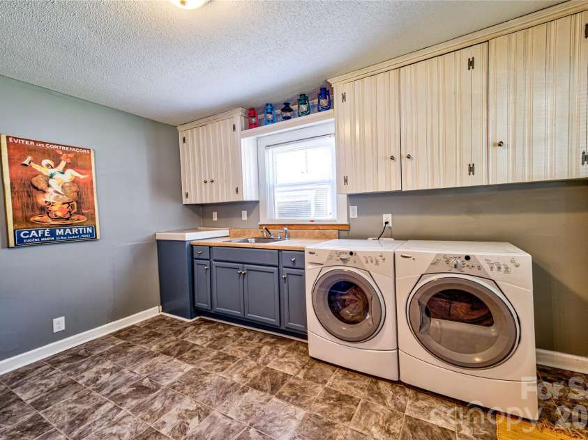 308 Myrtle School Road, Gastonia, NC 28052.  MLS# CAR4340941, YatesRealty ID 20270. Kitchen