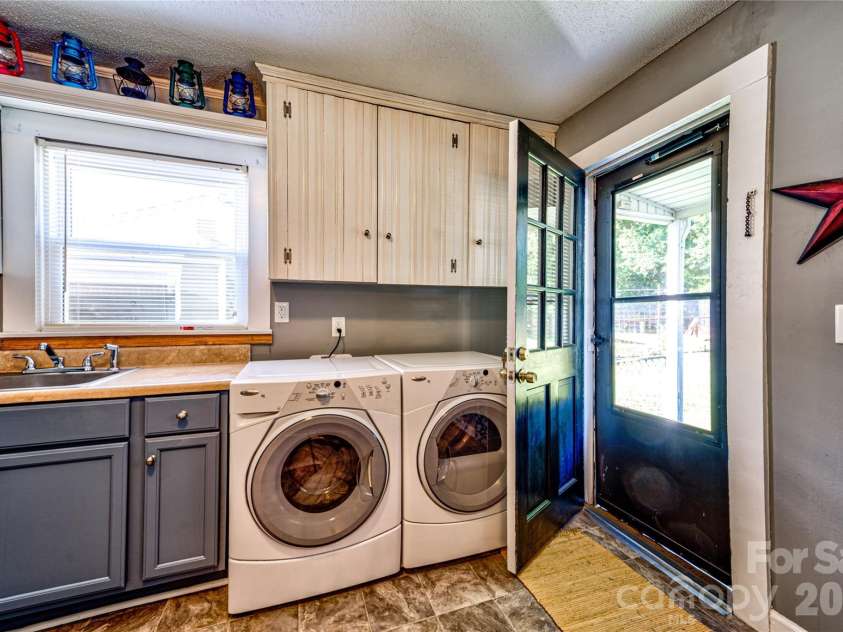 308 Myrtle School Road, Gastonia, NC 28052.  MLS# CAR4340941, YatesRealty ID 20270. Laundry