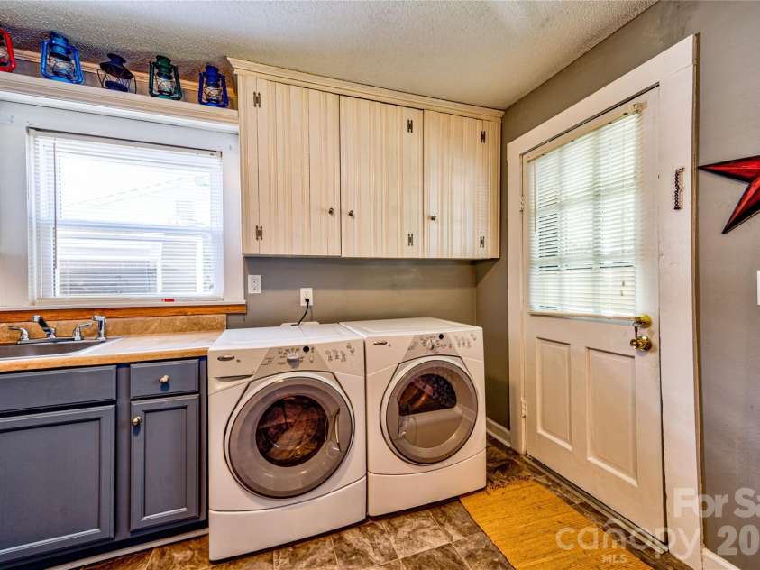 308 Myrtle School Road, Gastonia, NC 28052.  MLS# CAR4340941, YatesRealty ID 20270. Laundry