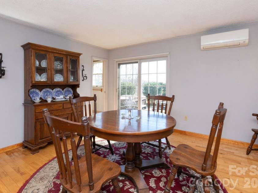 181 Leisure Ridge Drive, Mars Hill, NC 28754.  MLS# CAR4358251, YatesRealty ID 20271. Dining Room