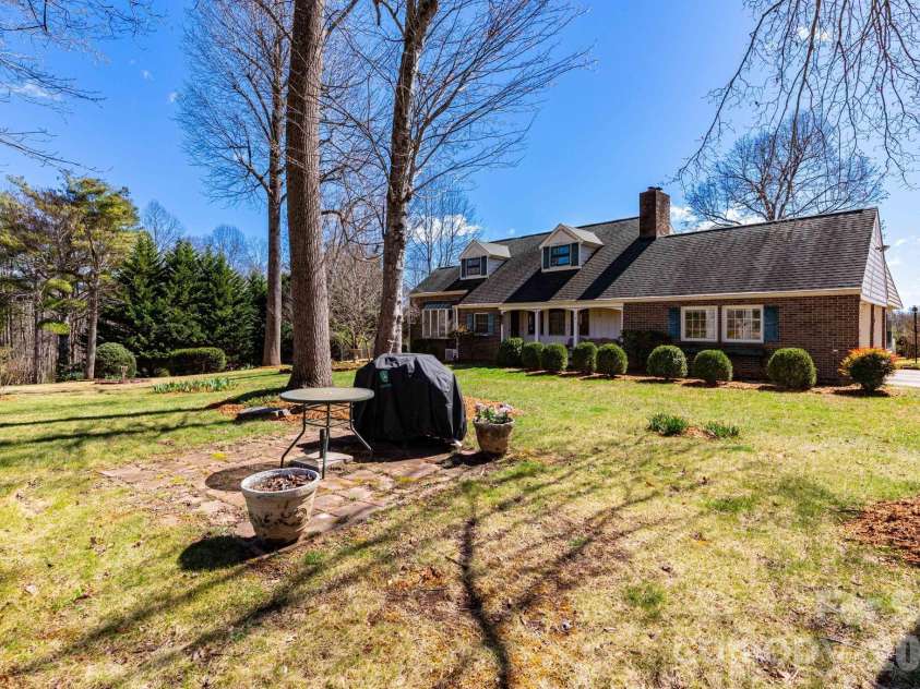 181 Leisure Ridge Drive, Mars Hill, NC 28754.  MLS# CAR4358251, YatesRealty ID 20271. Front Yard